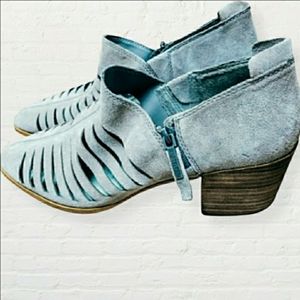 1. STATE slate gray leather Arnett pointed toe ankle boot w vamp slits